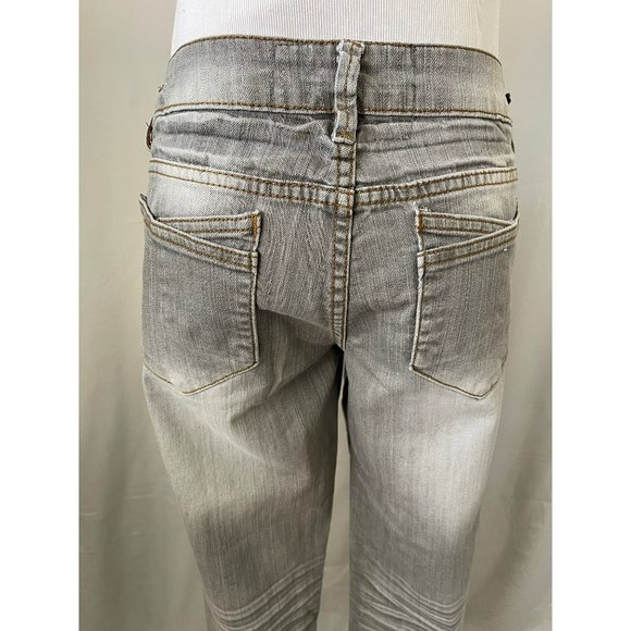 Dollhouse Light Gray Capri Jeans - 13 - Picture 7 of 12